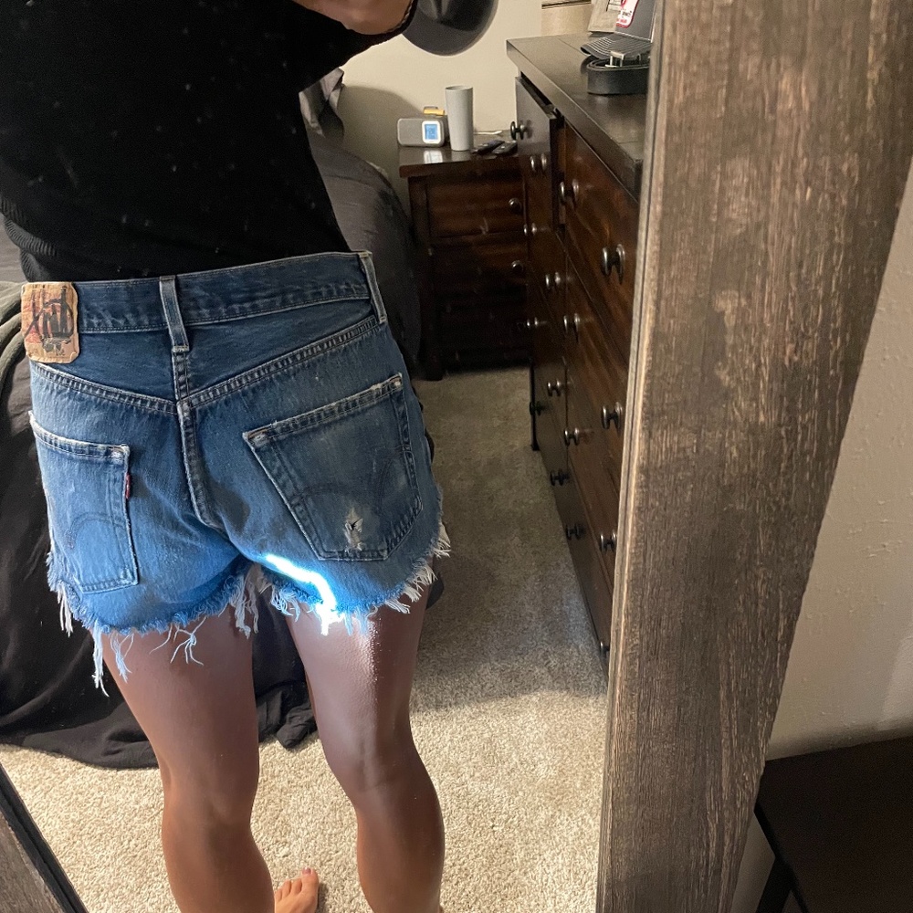 Levi 501 Shorts - Picture 3 of 5
